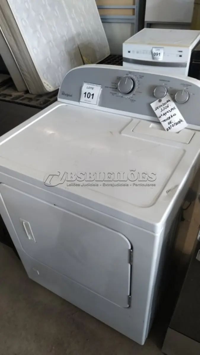 LOTE 101 - 01 SECADORA WHIRLPOOL 110VOLTS. M51413943. (NO ESTADO EM QUE SE ENCONTRA. SUJEITO A AVARIAS OCULTAS/VISÍVEIS.) AV9319C