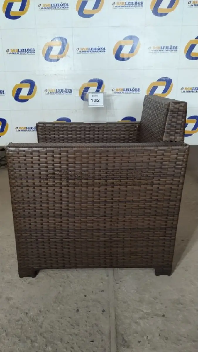 LOTE 132 - 01 CADEIRA DE JARDIM. (NO ESTADO EM QUE SE ENCONTRA. SUJEITO A AVARIAS OCULTAS/VISÍVEIS.) BH1590L