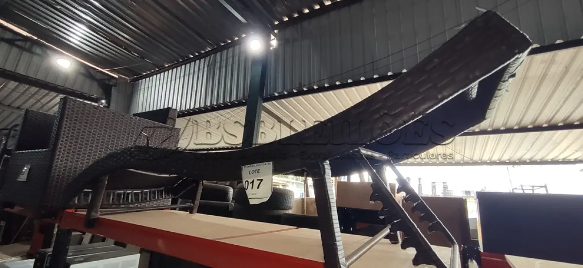 LOTE 017 - 01 ESPREGUIÇADEIRA. (NO ESTADO EM QUE SE ENCONTRA. SUJEITO A AVARIAS OCULTAS/VISÍVEIS.) BH1638E