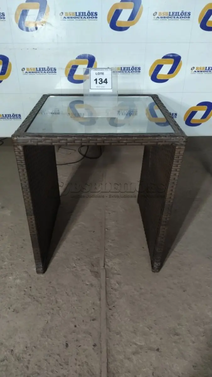 LOTE 134 - 01 MESA DE JARDIM. (NO ESTADO EM QUE SE ENCONTRA. SUJEITO A AVARIAS OCULTAS/VISÍVEIS.) BH1642G