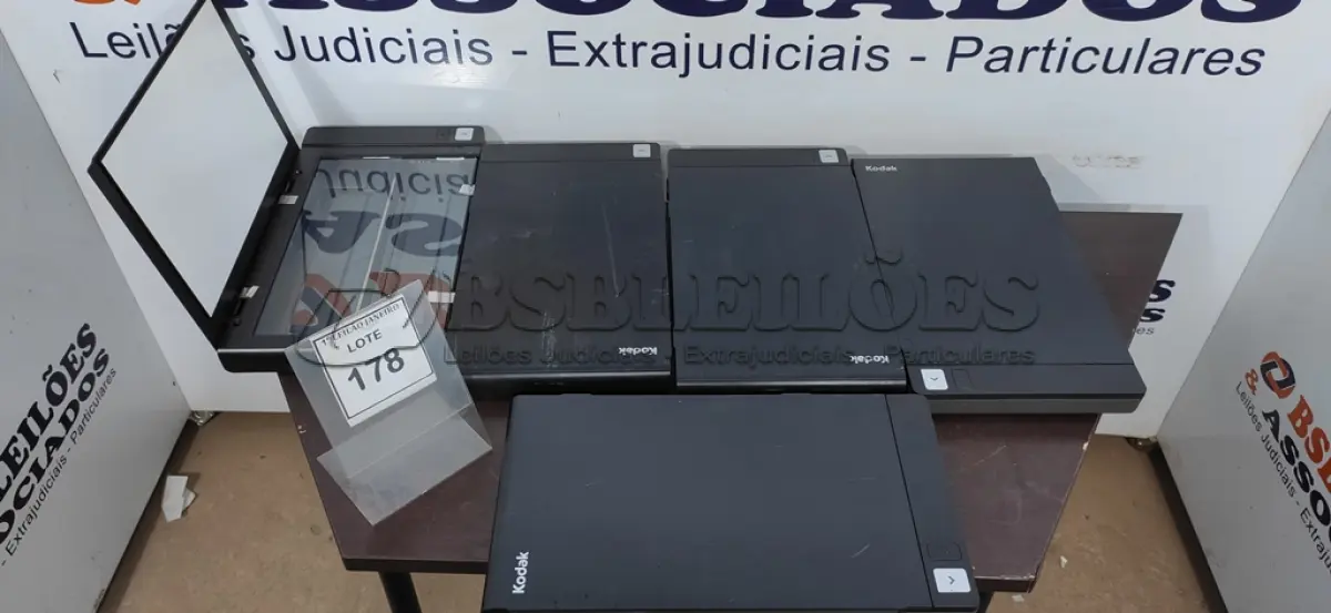LOTE 178 - 05 SCANNERS MARCA KODAK.  (NO ESTADO) ATENÇÃO! FAZER A VISITAÇÃO ANTES DE ARREMATAR, NÃO SABEMOS SE FUNCIONA. LEILÃO NÃO TEM GARANTIA E NEM DEVOLUÇÃO, SUJEITO A POSSÍVEIS AVARIAS VISÍVEIS/OCULTAS E/OU AUSÊNCIA DE COMPONENTES.