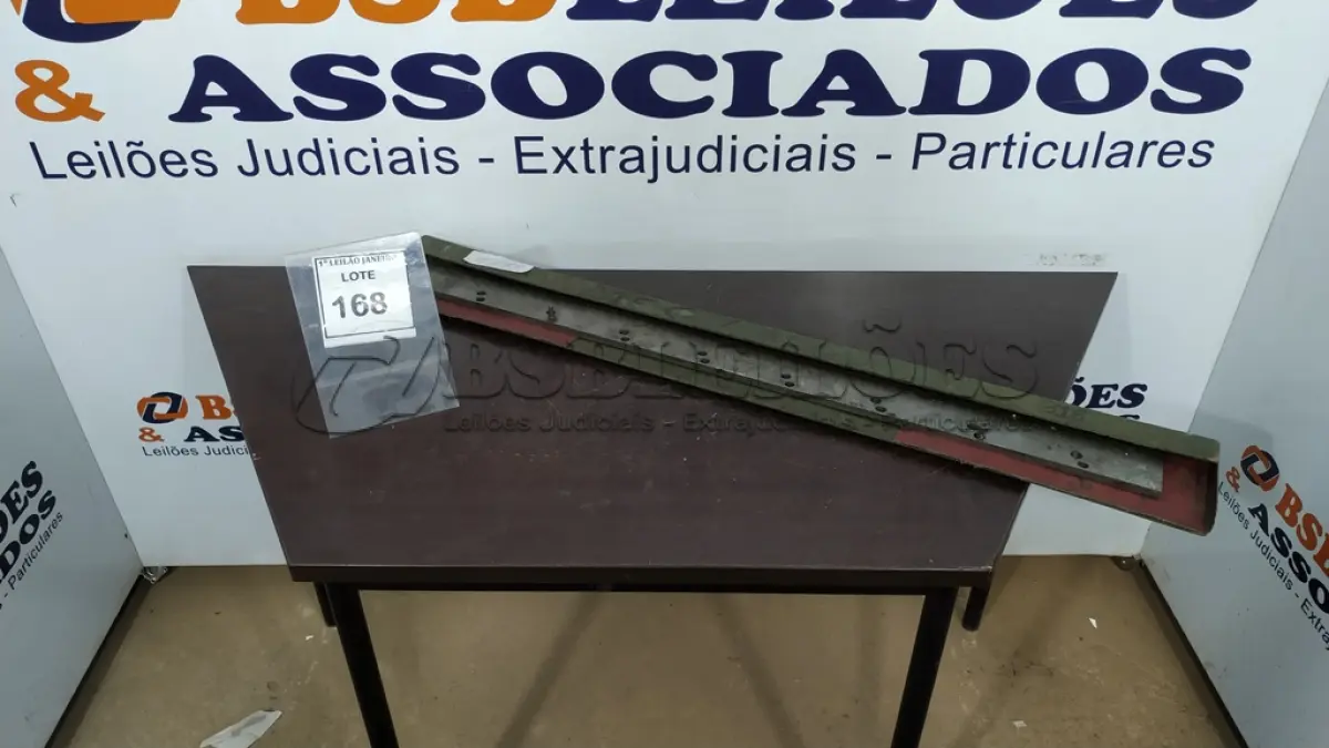 LOTE 168 - 01 LÂMINA DE GUILHOTINA GRÁFICA 100CM. (NO ESTADO) ATENÇÃO! FAZER A VISITAÇÃO ANTES DE ARREMATAR, NÃO SABEMOS SE FUNCIONA, LEILÃO NÃO TEM GARANTIA E NEM DEVOLUÇÃO, SUJEITO A POSSÍVEIS AVARIAS VISÍVEIS/OCULTAS E/OU AUSÊNCIA DE COMPONENTES.
