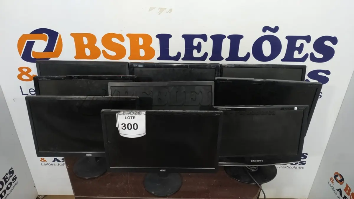 LOTE 300 - 09 MONITORES DE MARCASSE MODELOS DIVERSOS.  (NO ESTADO) ATENÇÃO! FAZER A VISITAÇÃO ANTES DE ARREMATAR, NÃO SABEMOS SE FUNCIONA. LEILÃO NÃO TEM GARANTIA E NEM DEVOLUÇÃO, SUJEITO A POSSÍVEIS AVARIAS VISÍVEIS/OCULTAS E/OU AUSÊNCIA DE COMPONENTES.