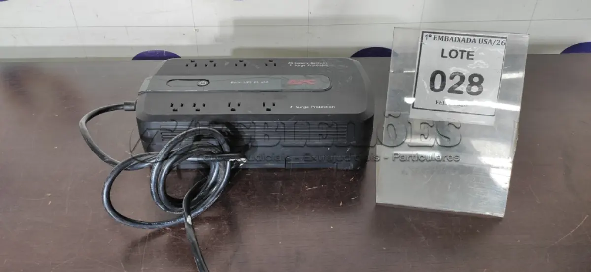 LOTE 028 - 01 NOBREAK UNITS APC POWER SURGE PROTECTOR. (NO ESTADO EM QUE SE ENCONTRA. SUJEITO A AVARIAS OCULTAS/VISÍVEIS.)