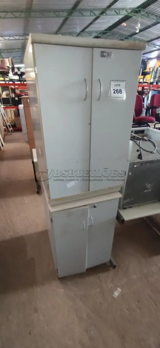 LOTE 268 - 02 ARMÁRIOS BAIXOS DE 02 PORTAS CADA COM SUPORTE PARA LIXEIRAS. (NO ESTADO) ATENÇÃO! FAZER A VISITAÇÃO ANTES DE ARREMATAR, NÃO SABEMOS SE FUNCIONA, LEILÃO NÃO TEM GARANTIA E NEM DEVOLUÇÃO, SUJEITO A POSSÍVEIS AVARIAS VISÍVEIS/OCULTAS E/OU AUSÊNCIA DE COMPONENTES.