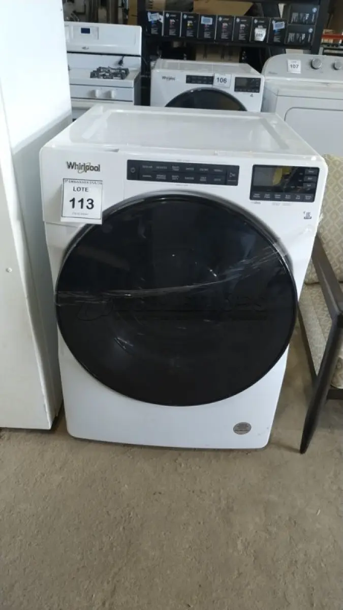 LOTE 113 - 01 MÁQUINA DE LAVAR ROUPA WHIRLPOOL 110 VOLTS. (NO ESTADO EM QUE SE ENCONTRA. SUJEITO A AVARIAS OCULTAS/VISÍVEIS.) BJ7239M