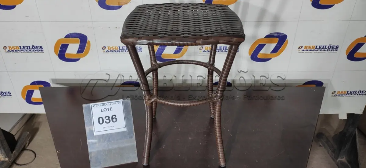 LOTE 036 - 01 MESA DE CENTRO DE JARDIM. (NO ESTADO EM QUE SE ENCONTRA. SUJEITO A AVARIAS OCULTAS/VISÍVEIS.) BH1566F
