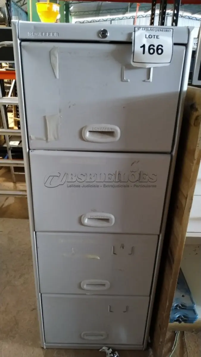 LOTE 166 - 01 ARQUIVO DE AÇO COM 04 GAVETAS.  (NO ESTADO) ATENÇÃO! FAZER A VISITAÇÃO ANTES DE ARREMATAR, NÃO SABEMOS SE FUNCIONA. LEILÃO NÃO TEM GARANTIA E NEM DEVOLUÇÃO, SUJEITO A POSSÍVEIS AVARIAS VISÍVEIS/OCULTAS E/OU AUSÊNCIA DE COMPONENTES.