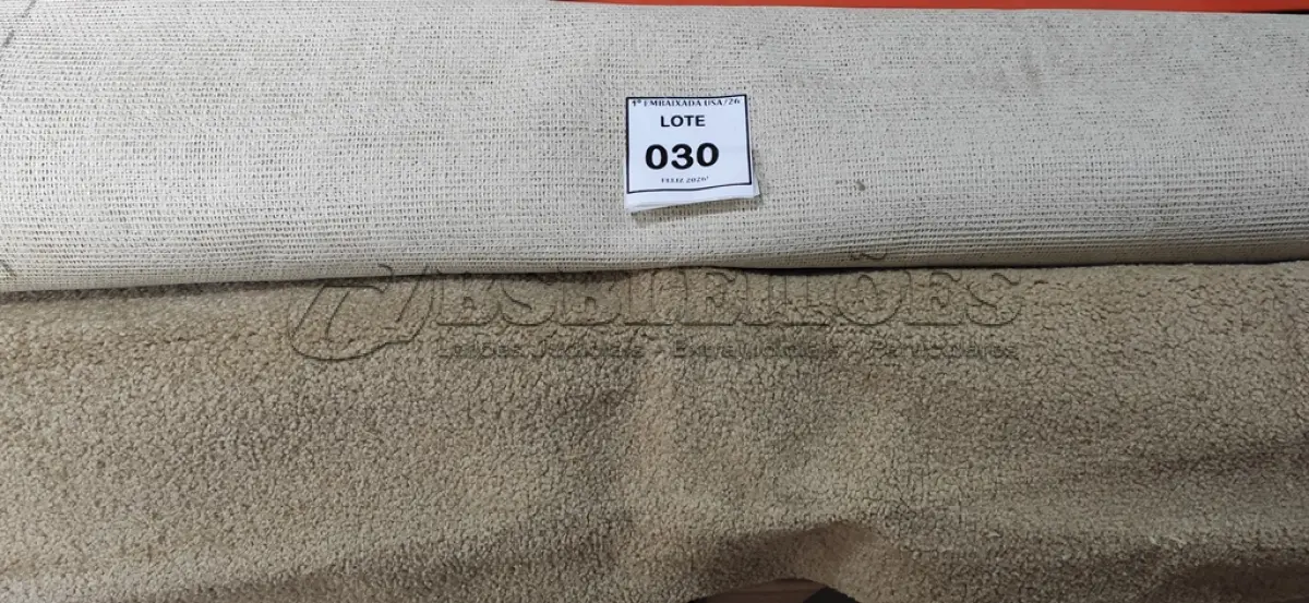 LOTE 030 - 01 TAPETE. (NO ESTADO EM QUE SE ENCONTRA. SUJEITO A AVARIAS OCULTAS/VISÍVEIS.) AV9368G