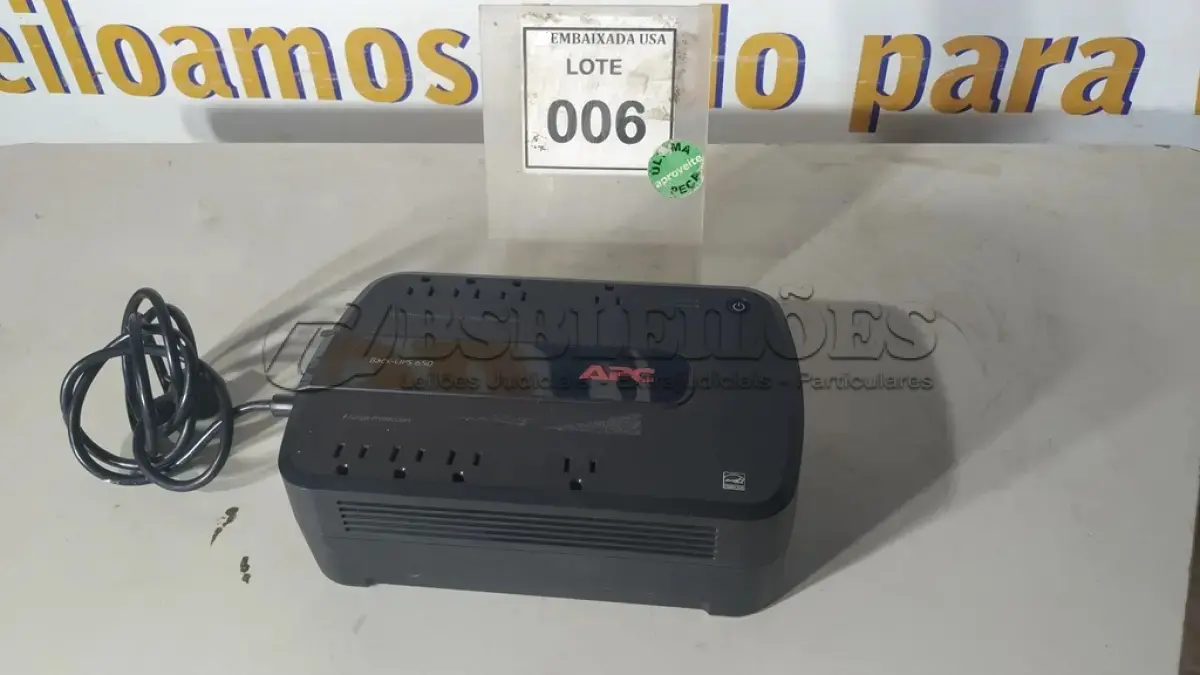 LOTE 006 - 01 NOBREAK UNITS APC POWER SURGE PROTECTOR. (NO ESTADO EM QUE SE ENCONTRA. SUJEITO A AVARIAS OCULTAS/VISÍVEIS.)
