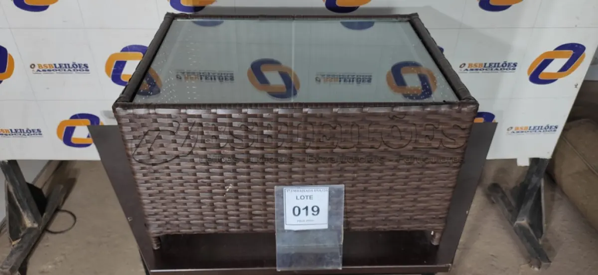 LOTE 019 - 01 MESA DE CENTRO DE JARDIM. (NO ESTADO EM QUE SE ENCONTRA. SUJEITO A AVARIAS OCULTAS/VISÍVEIS.) BJ7390G