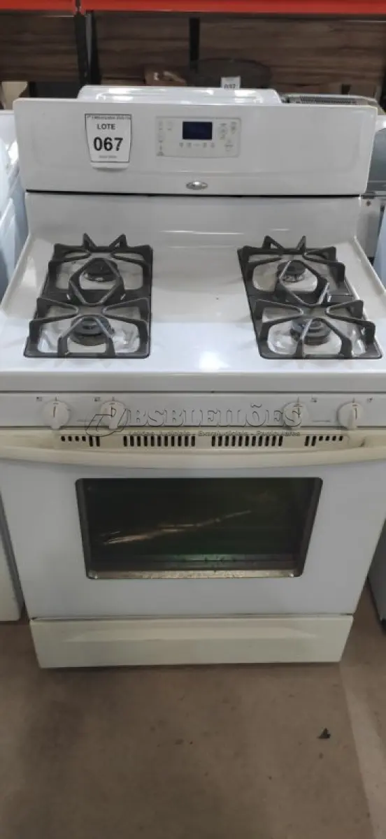 LOTE 067 - 01 FOGÃO WHIRLPOOL 110 VOLTS R12852907. (NO ESTADO EM QUE SE ENCONTRA. SUJEITO A AVARIAS OCULTAS/VISÍVEIS.) AV9473H