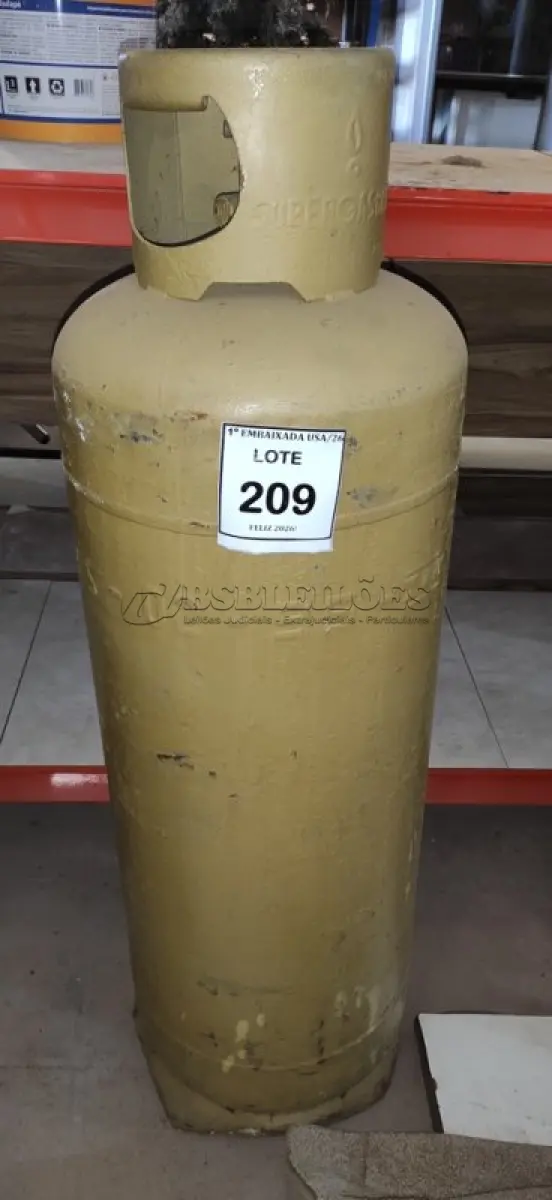 LOTE 209 - 01 BOTIJÃO DE GÁS VAZIO P45. (NO ESTADO EM QUE SE ENCONTRA. SUJEITO A AVARIAS OCULTAS/VISÍVEIS.)