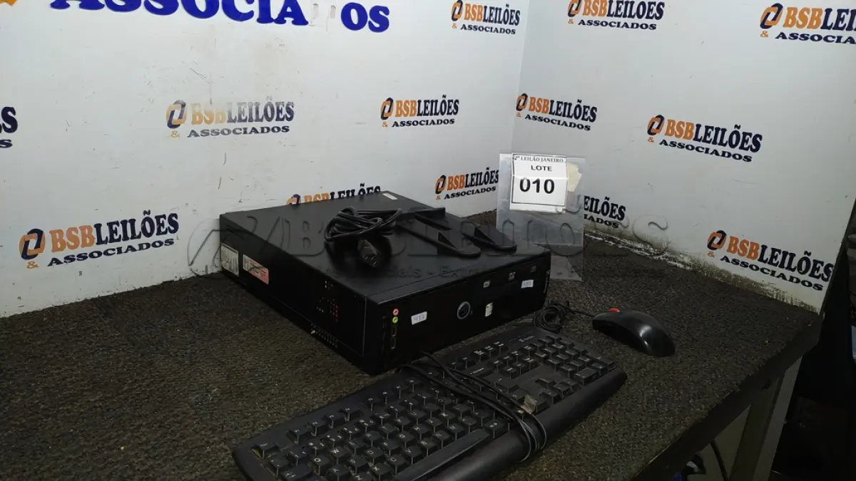 LOTE 010 - 01 CPU INFORWAY 4GB HD 500, 01 MOUSE,  01 TECLADO , 01BASE DE CPU E 01 CABO DE FORÇA. (NO ESTADO) ATENÇÃO! FAZER A VISITAÇÃO ANTES DE ARREMATAR, NÃO SABEMOS SE FUNCIONA. LEILÃO NÃO TEM GARANTIA E NEM DEVOLUÇÃO, SUJEITO A POSSÍVEIS AVARIAS VISÍVEIS/OCULTAS E/OU AUSÊNCIA DE COMPONENTES.