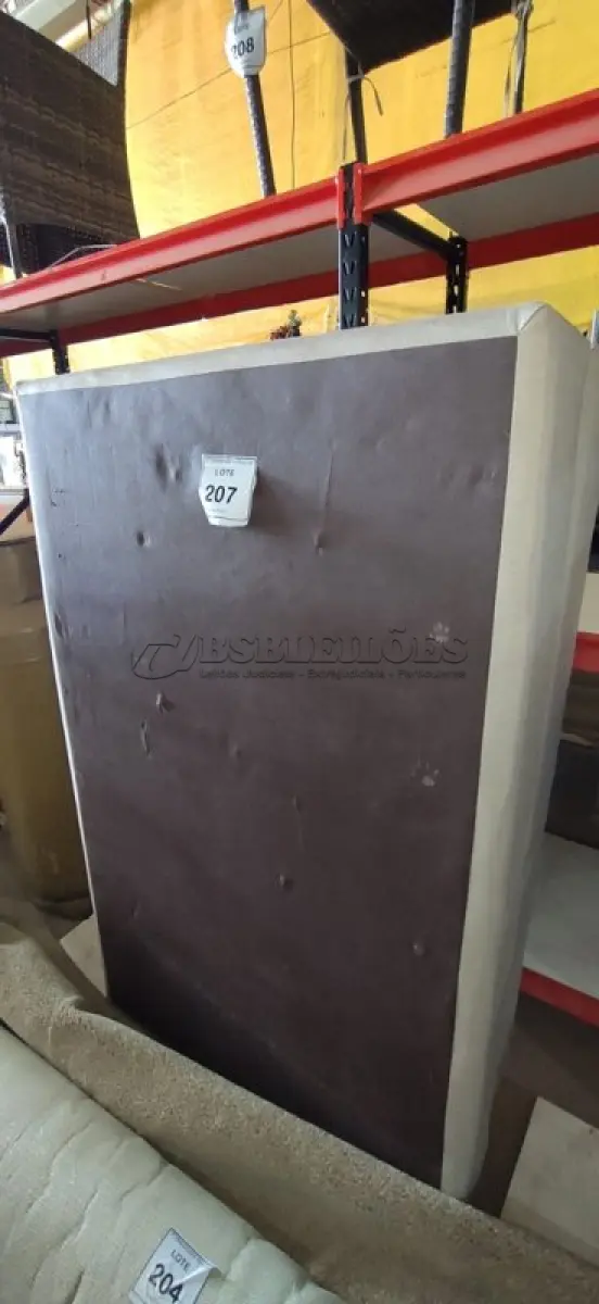 LOTE 207 - 01 BOX CASAL. (NO ESTADO EM QUE SE ENCONTRA. SUJEITO A AVARIAS OCULTAS/VISÍVEIS.) BJ7111F