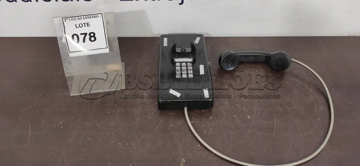 LOTE 078 - 01 APARELHO TELEFÔNICO MODELO ANTIGO. (NO ESTADO) ATENÇÃO! FAZER A VISITAÇÃO ANTES DE ARREMATAR, NÃO SABEMOS SE FUNCIONA. LEILÃO NÃO TEM GARANTIA E NEM DEVOLUÇÃO, SUJEITO A POSSÍVEIS AVARIAS VISÍVEIS/OCULTAS E/OU AUSÊNCIA DE COMPONENTES.