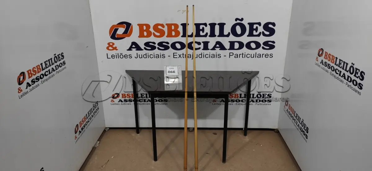 LOTE 066 - 02 TACOS DE SINUCA COM PONTA DE SOLA. (NO ESTADO) ATENÇÃO! FAZER A VISITAÇÃO ANTES DE ARREMATAR, NÃO SABEMOS SE FUNCIONA. LEILÃO NÃO TEM GARANTIA E NEM DEVOLUÇÃO, SUJEITO A POSSÍVEIS AVARIAS VISÍVEIS/OCULTAS E/OU AUSÊNCIA DE COMPONENTES.