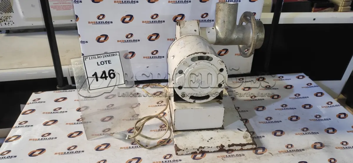 LOTE 146 - 01 MOEDOR DE CARNE ELÉTRICO. (NO ESTADO) ATENÇÃO! FAZER A VISITAÇÃO ANTES DE ARREMATAR, NÃO SABEMOS SE FUNCIONA. LEILÃO NÃO TEM GARANTIA E NEM DEVOLUÇÃO, SUJEITO A POSSÍVEIS AVARIAS VISÍVEIS/OCULTAS E/OU AUSÊNCIA DE COMPONENTES.