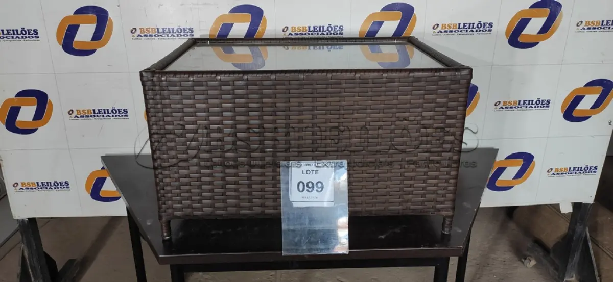 LOTE 099 - 01 MESA DE CENTRO DE JARDIM. (NO ESTADO EM QUE SE ENCONTRA. SUJEITO A AVARIAS OCULTAS/VISÍVEIS.) BH1580E
