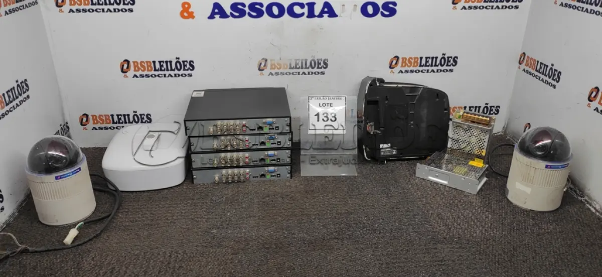 LOTE 133 - 01 FONTE DE ALIMENTAÇÃO MARCA INTELBRAS, 01 RELÓGIO DE PONTO, 02 CÂMERAS DE MONITORAMENTO E 04 DVRS MARCA INTELBRAS. (NO ESTADO) ATENÇÃO! FAZER A VISITAÇÃO ANTES DE ARREMATAR, NÃO SABEMOS SE FUNCIONA. LEILÃO NÃO TEM GARANTIA E NEM DEVOLUÇÃO, SUJEITO A POSSÍVEIS AVARIAS VISÍVEIS/OCULTAS E/OU AUSÊNCIA DE COMPONENTES.