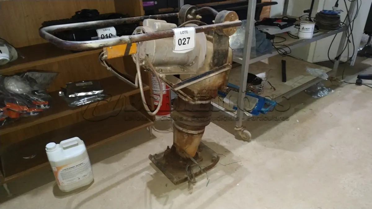 LOTE 027 - 01 COMPACTADORA DE SOLO ELÉTRICA. (NO ESTADO) ATENÇÃO! FAZER A VISITAÇÃO ANTES DE ARREMATAR, NÃO SABEMOS SE FUNCIONA. LEILÃO NÃO TEM GARANTIA E NEM DEVOLUÇÃO, SUJEITO A POSSÍVEIS AVARIAS VISÍVEIS/OCULTAS E/OU AUSÊNCIA DE COMPONENTES.