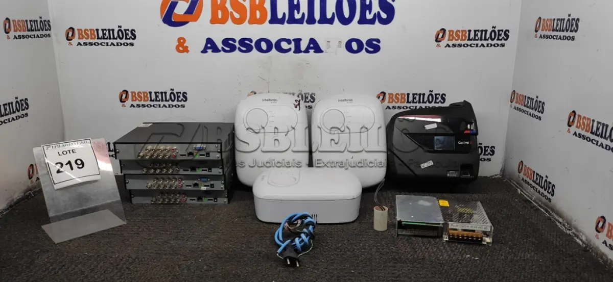 LOTE 219 - 01 RELÓGIO DE PONTO, 04 DVRS PARA RETIRADA DE PEÇAS, 03 CENTRAIS ELÉTRICAS E 02 FONTES CHAVEADAS. (NO ESTADO) ATENÇÃO! FAZER A VISITAÇÃO ANTES DE ARREMATAR, NÃO SABEMOS SE FUNCIONA. LEILÃO NÃO TEM GARANTIA E NEM DEVOLUÇÃO, SUJEITO A POSSÍVEIS AVARIAS VISÍVEIS/OCULTAS E/OU AUSÊNCIA DE COMPONENTES.