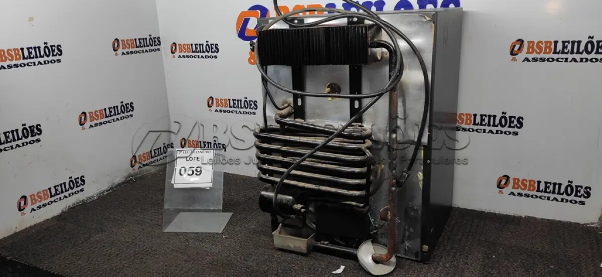 LOTE 059 - 01 MINIBAR MARCA ELECTROLUX. (NO ESTADO) ATENÇÃO! FAZER A VISITAÇÃO ANTES DE ARREMATAR, NÃO SABEMOS SE FUNCIONA. LEILÃO NÃO TEM GARANTIA E NEM DEVOLUÇÃO, SUJEITO A POSSÍVEIS AVARIAS VISÍVEIS/OCULTAS E/OU AUSÊNCIA DE COMPONENTES.