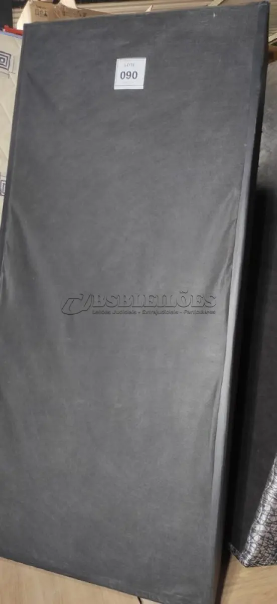 LOTE 090 - 01 BASE DE COLCHÃO 1,88CM X 88CM. (NO ESTADO EM QUE SE ENCONTRA. SUJEITO A AVARIAS OCULTAS/VISÍVEIS.) AV9958H