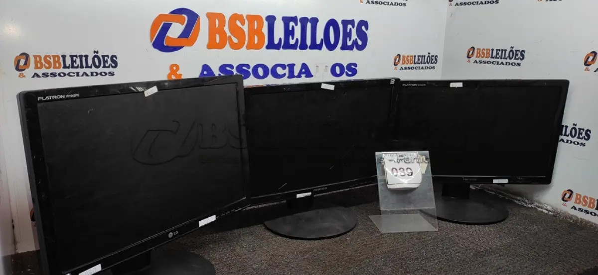 LOTE 039 - 02 MONITORES MARCA POSITIVO E 01 MONITOR MARCA LG. (NO ESTADO) ATENÇÃO! FAZER A VISITAÇÃO ANTES DE ARREMATAR, NÃO SABEMOS SE FUNCIONA. LEILÃO NÃO TEM GARANTIA E NEM DEVOLUÇÃO, SUJEITO A POSSÍVEIS AVARIAS VISÍVEIS/OCULTAS E/OU AUSÊNCIA DE COMPONENTES.