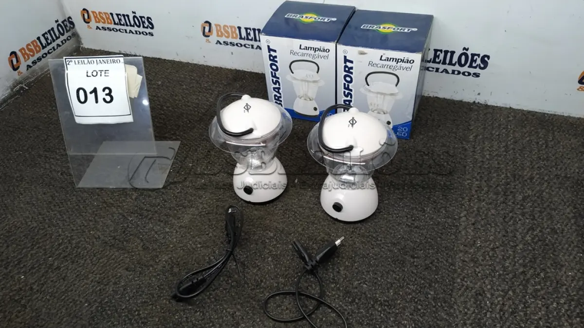 LOTE 013 - 02 LAMPIÕES RECARREGÁVEIS. (NO ESTADO) ATENÇÃO! FAZER A VISITAÇÃO ANTES DE ARREMATAR, NÃO SABEMOS SE FUNCIONA. LEILÃO NÃO TEM GARANTIA E NEM DEVOLUÇÃO, SUJEITO A POSSÍVEIS AVARIAS VISÍVEIS/OCULTAS E/OU AUSÊNCIA DE COMPONENTES.