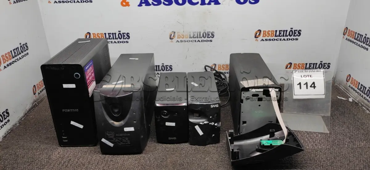 LOTE 114 - 04 NOBREAKS E 01 GABINETE MARCA POITIVO. (NO ESTADO) ATENÇÃO! FAZER A VISITAÇÃO ANTES DE ARREMATAR, NÃO SABEMOS SE FUNCIONA. LEILÃO NÃO TEM GARANTIA E NEM DEVOLUÇÃO, SUJEITO A POSSÍVEIS AVARIAS VISÍVEIS/OCULTAS E/OU AUSÊNCIA DE COMPONENTES.