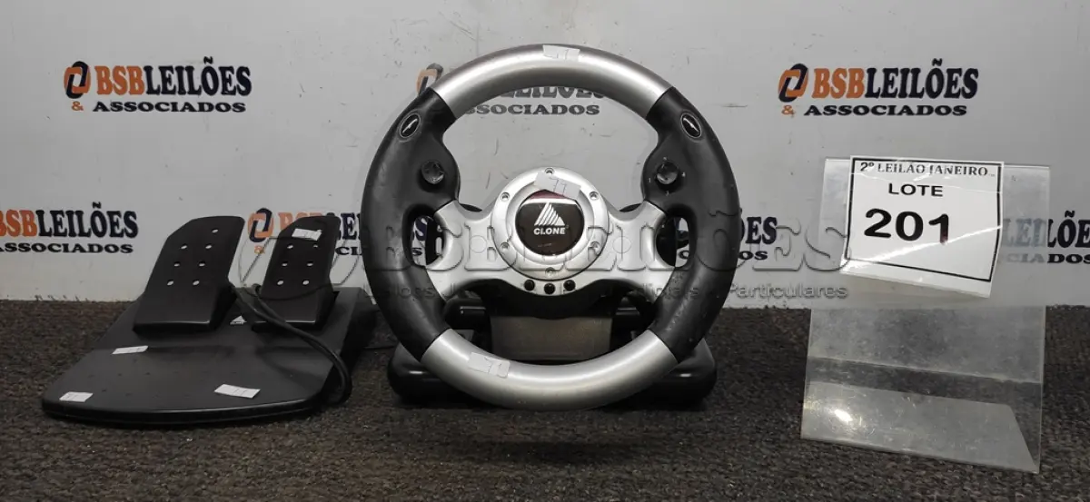 LOTE 201 - 01 VOLANTE DE VÍDEOGAME MODELO SPORT RACING MARCA CLONE. (NO ESTADO) ATENÇÃO! FAZER A VISITAÇÃO ANTES DE ARREMATAR, NÃO SABEMOS SE FUNCIONA. LEILÃO NÃO TEM GARANTIA E NEM DEVOLUÇÃO, SUJEITO A POSSÍVEIS AVARIAS VISÍVEIS/OCULTAS E/OU AUSÊNCIA DE COMPONENTES.