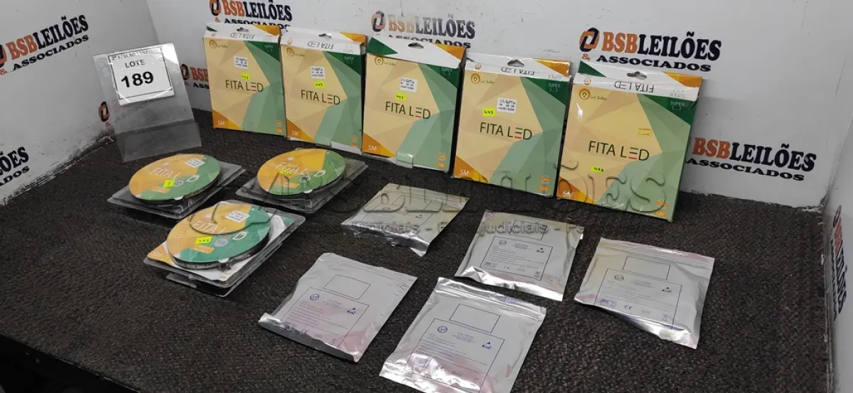 LOTE 189 - 08 FITAS LED DE 5M CADA. (NO ESTADO) ATENÇÃO! FAZER A VISITAÇÃO ANTES DE ARREMATAR, NÃO SABEMOS SE FUNCIONA. LEILÃO NÃO TEM GARANTIA E NEM DEVOLUÇÃO, SUJEITO A POSSÍVEIS AVARIAS VISÍVEIS/OCULTAS E/OU AUSÊNCIA DE COMPONENTES.
