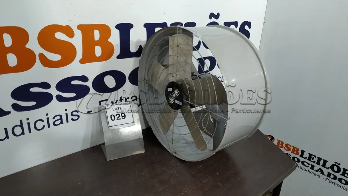 LOTE 029 - 01 EXAUSTOR 50CM. (NO ESTADO) ATENÇÃO! FAZER A VISITAÇÃO ANTES DE ARREMATAR, NÃO SABEMOS SE FUNCIONA. LEILÃO NÃO TEM GARANTIA E NEM DEVOLUÇÃO, SUJEITO A POSSÍVEIS AVARIAS VISÍVEIS/OCULTAS E/OU AUSÊNCIA DE COMPONENTES.