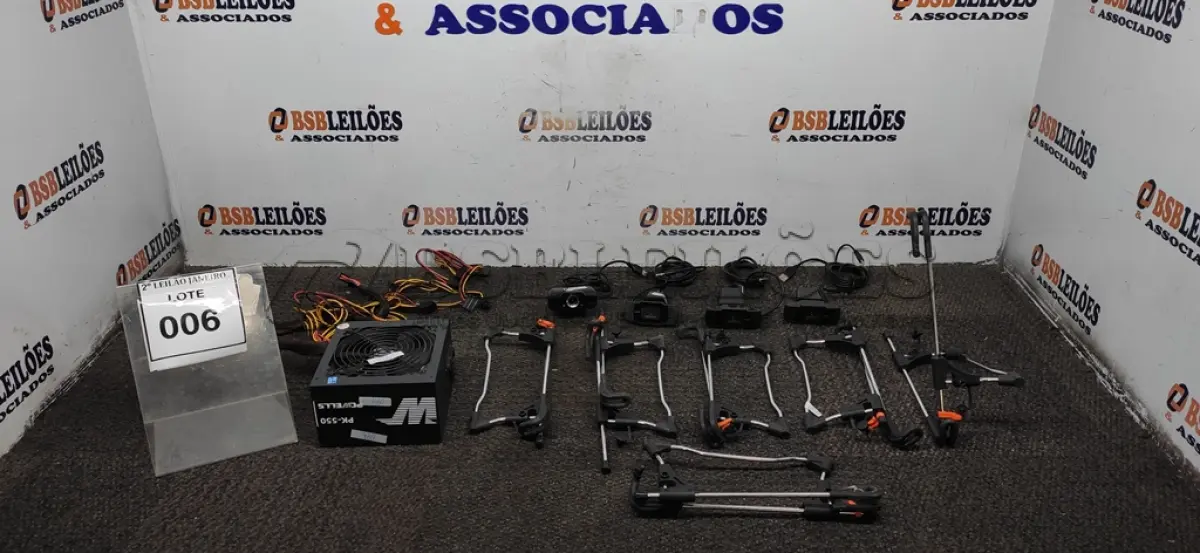 LOTE 006 - 01 FONTE DE PC MODELO PK-550, 06 SUPORTES E 04 WEB CAMERAS. (NO ESTADO) ATENÇÃO! FAZER A VISITAÇÃO ANTES DE ARREMATAR, NÃO SABEMOS SE FUNCIONA. LEILÃO NÃO TEM GARANTIA E NEM DEVOLUÇÃO, SUJEITO A POSSÍVEIS AVARIAS VISÍVEIS/OCULTAS E/OU AUSÊNCIA DE COMPONENTES.