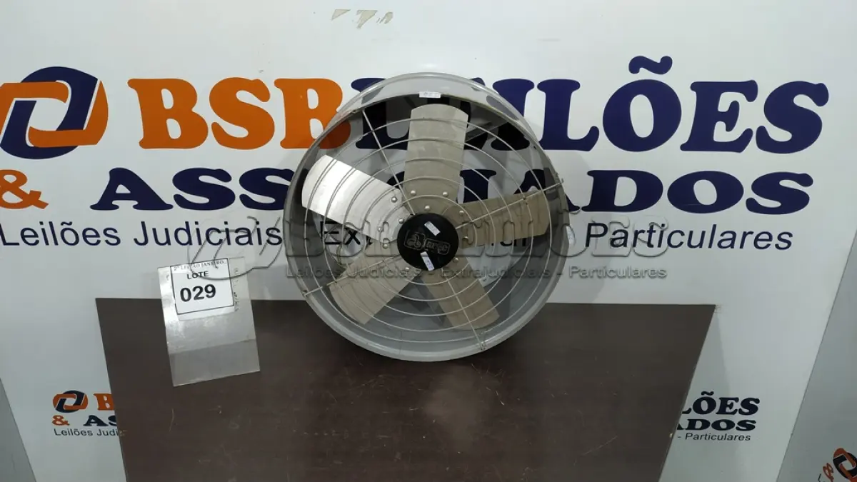 LOTE 029 - 01 EXAUSTOR 50CM. (NO ESTADO) ATENÇÃO! FAZER A VISITAÇÃO ANTES DE ARREMATAR, NÃO SABEMOS SE FUNCIONA. LEILÃO NÃO TEM GARANTIA E NEM DEVOLUÇÃO, SUJEITO A POSSÍVEIS AVARIAS VISÍVEIS/OCULTAS E/OU AUSÊNCIA DE COMPONENTES.