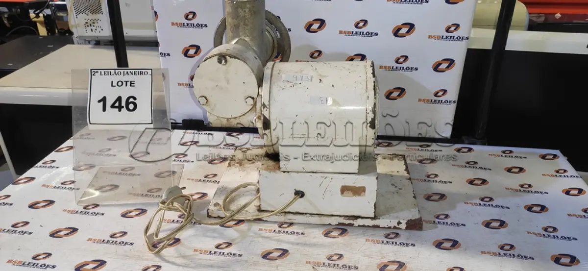 LOTE 146 - 01 MOEDOR DE CARNE ELÉTRICO. (NO ESTADO) ATENÇÃO! FAZER A VISITAÇÃO ANTES DE ARREMATAR, NÃO SABEMOS SE FUNCIONA. LEILÃO NÃO TEM GARANTIA E NEM DEVOLUÇÃO, SUJEITO A POSSÍVEIS AVARIAS VISÍVEIS/OCULTAS E/OU AUSÊNCIA DE COMPONENTES.