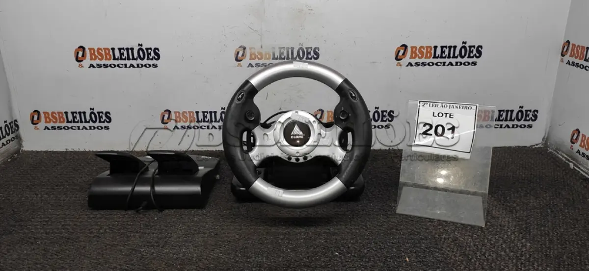 LOTE 201 - 01 VOLANTE DE VÍDEOGAME MODELO SPORT RACING MARCA CLONE. (NO ESTADO) ATENÇÃO! FAZER A VISITAÇÃO ANTES DE ARREMATAR, NÃO SABEMOS SE FUNCIONA. LEILÃO NÃO TEM GARANTIA E NEM DEVOLUÇÃO, SUJEITO A POSSÍVEIS AVARIAS VISÍVEIS/OCULTAS E/OU AUSÊNCIA DE COMPONENTES.