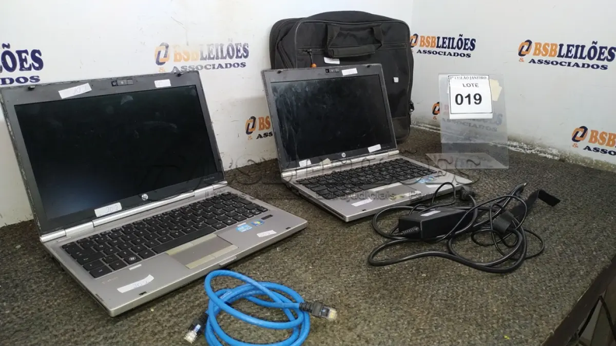 LOTE 019 - 02 NOTEBOOKS MARCA HP, 01 FONTE E 01 PASTA. (NO ESTADO) ATENÇÃO! FAZER A VISITAÇÃO ANTES DE ARREMATAR, NÃO SABEMOS SE FUNCIONA. LEILÃO NÃO TEM GARANTIA E NEM DEVOLUÇÃO, SUJEITO A POSSÍVEIS AVARIAS VISÍVEIS/OCULTAS E/OU AUSÊNCIA DE COMPONENTES.
