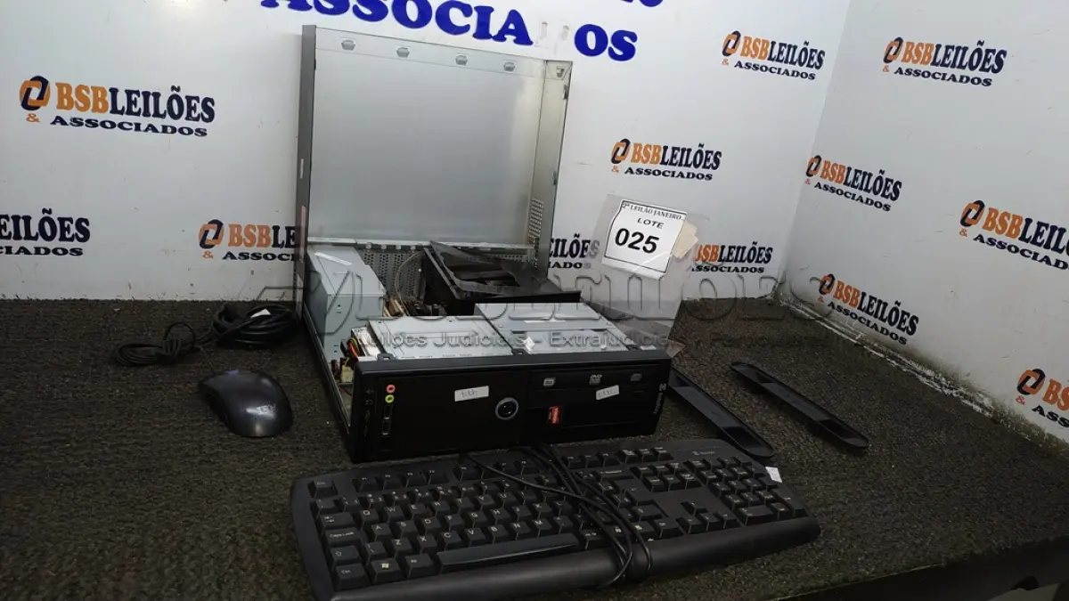 LOTE 025 - 01 CPU INFORWAY 4GB HD 500, 01 MOUSE, 01 TECLADO , 01 BASE DE CPU, 01 CABO DE FORÇA. (NO ESTADO) ATENÇÃO! FAZER A VISITAÇÃO ANTES DE ARREMATAR, NÃO SABEMOS SE FUNCIONA. LEILÃO NÃO TEM GARANTIA E NEM DEVOLUÇÃO, SUJEITO A POSSÍVEIS AVARIAS VISÍVEIS/OCULTAS E/OU AUSÊNCIA DE COMPONENTES.