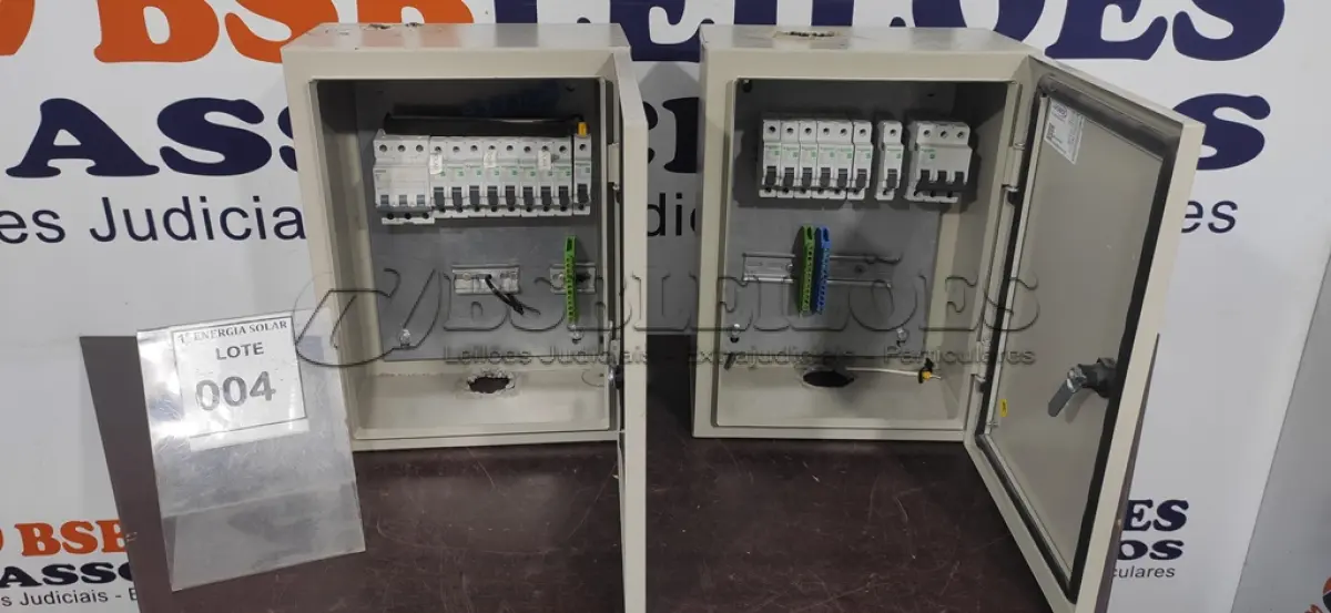 LOTE 004 - 02 CAIXAS ELÉTRICAS. (NO ESTADO) ATENÇÃO! FAZER A VISITAÇÃO ANTES DE ARREMATAR, NÃO SABEMOS SE FUNCIONA, LEILÃO NÃO TEM GARANTIA E NEM DEVOLUÇÃO, SUJEITO A POSSÍVEIS AVARIAS VISÍVEIS/OCULTAS E/OU AUSÊNCIA DE COMPONENTES.