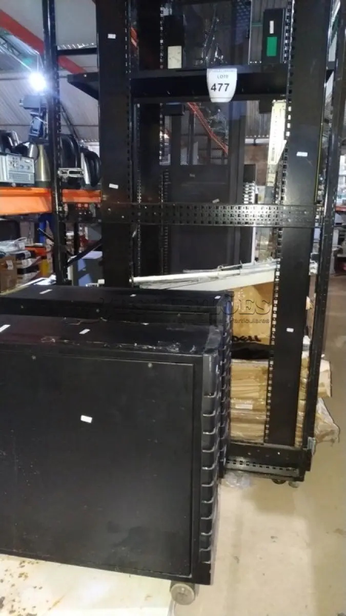 LOTE 477 - 01 RACK SERVIDOR DESMONTADO MARCA DELL E GRANDE QUANTIDADE DE TECLADO. (NO ESTADO) ATENÇÃO! FAZER A VISITAÇÃO ANTES DE ARREMATAR, NÃO SABEMOS SE FUNCIONA, LEILÃO NÃO TEM GARANTIA E NEM DEVOLUÇÃO, SUJEITO A POSSÍVEIS AVARIAS VISÍVEIS/OCULTAS E/OU AUSÊNCIA DE COMPONENTES.