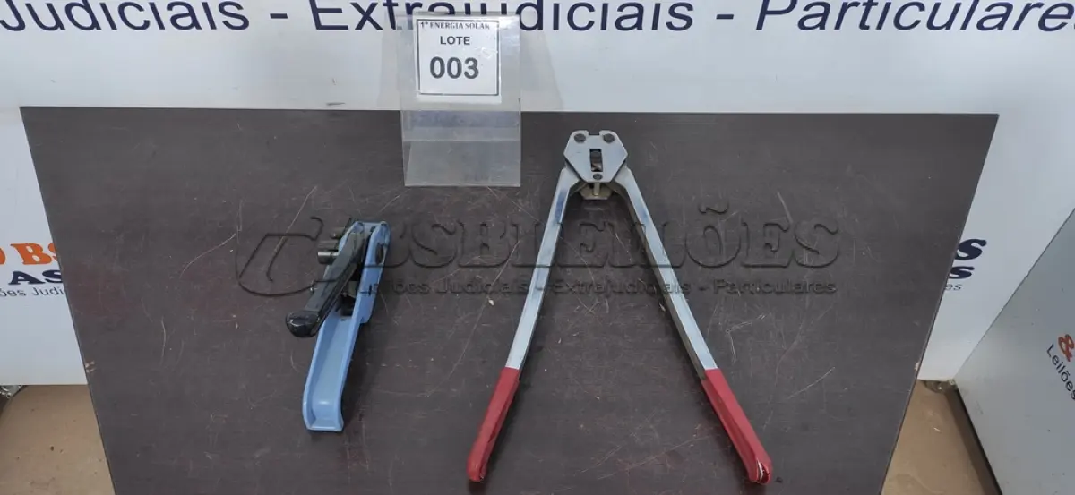 LOTE 003 - 01 ESTICADOR TENSIONADOR E SELADOR DE FITA DE ARQUEAR. (NO ESTADO) ATENÇÃO! FAZER A VISITAÇÃO ANTES DE ARREMATAR, NÃO SABEMOS SE FUNCIONA, LEILÃO NÃO TEM GARANTIA E NEM DEVOLUÇÃO, SUJEITO A POSSÍVEIS AVARIAS VISÍVEIS/OCULTAS E/OU AUSÊNCIA DE COMPONENTES.