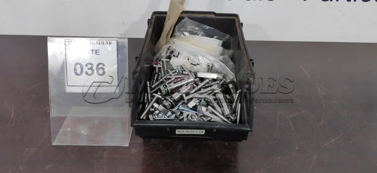 LOTE 036 - 01 CAIXA COM PARAFUSOS DIVERSOS, PARAFUSOS CABEÇA DE MARTELO, PARA BOLTS E 02 PONTEIROS. (NO ESTADO) ATENÇÃO! FAZER A VISITAÇÃO ANTES DE ARREMATAR, NÃO SABEMOS SE FUNCIONA, LEILÃO NÃO TEM GARANTIA E NEM DEVOLUÇÃO, SUJEITO A POSSÍVEIS AVARIAS VISÍVEIS/OCULTAS E/OU AUSÊNCIA DE COMPONENTES.