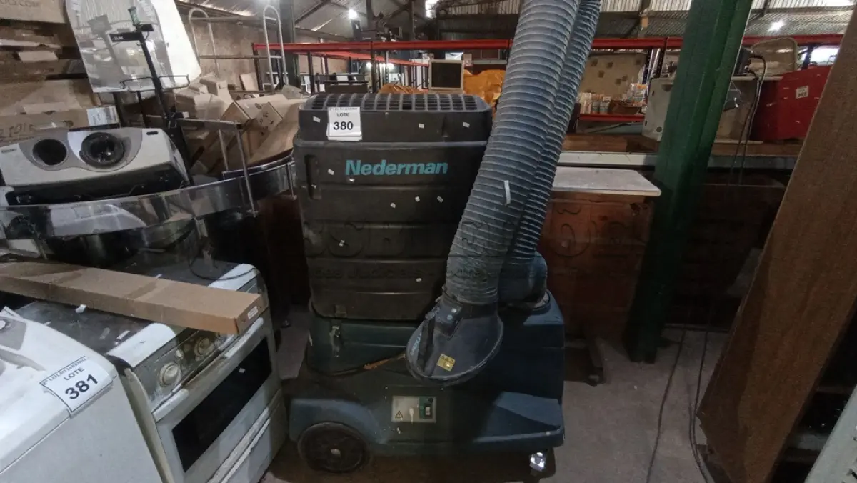 LOTE 380 - 01 ASPIRADOR INDUSTRIAL MARCA NEDERMAN. (NO ESTADO) ATENÇÃO! FAZER A VISITAÇÃO ANTES DE ARREMATAR, NÃO SABEMOS SE FUNCIONA, LEILÃO NÃO TEM GARANTIA E NEM DEVOLUÇÃO, SUJEITO A POSSÍVEIS AVARIAS VISÍVEIS/OCULTAS E/OU AUSÊNCIA DE COMPONENTES.