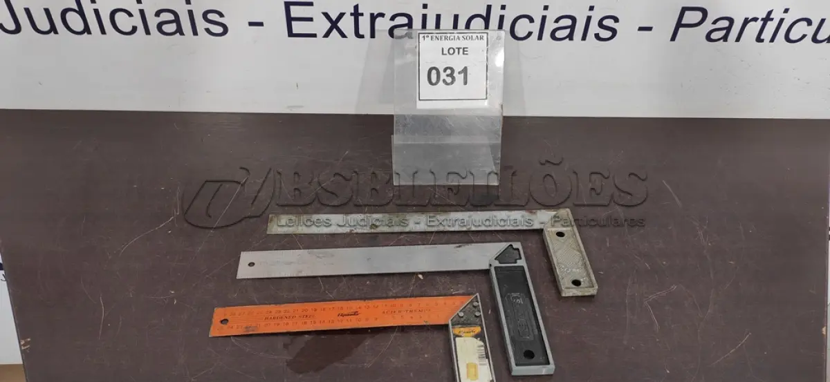 LOTE 031 - 03 ESQUADROS TAMANHOS DIVERSOS. (NO ESTADO) ATENÇÃO! FAZER A VISITAÇÃO ANTES DE ARREMATAR, NÃO SABEMOS SE FUNCIONA, LEILÃO NÃO TEM GARANTIA E NEM DEVOLUÇÃO, SUJEITO A POSSÍVEIS AVARIAS VISÍVEIS/OCULTAS E/OU AUSÊNCIA DE COMPONENTES.