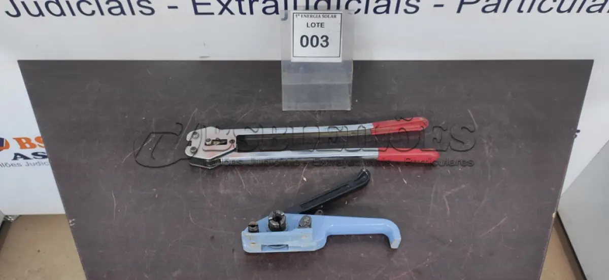 LOTE 003 - 01 ESTICADOR TENSIONADOR E SELADOR DE FITA DE ARQUEAR. (NO ESTADO) ATENÇÃO! FAZER A VISITAÇÃO ANTES DE ARREMATAR, NÃO SABEMOS SE FUNCIONA, LEILÃO NÃO TEM GARANTIA E NEM DEVOLUÇÃO, SUJEITO A POSSÍVEIS AVARIAS VISÍVEIS/OCULTAS E/OU AUSÊNCIA DE COMPONENTES.