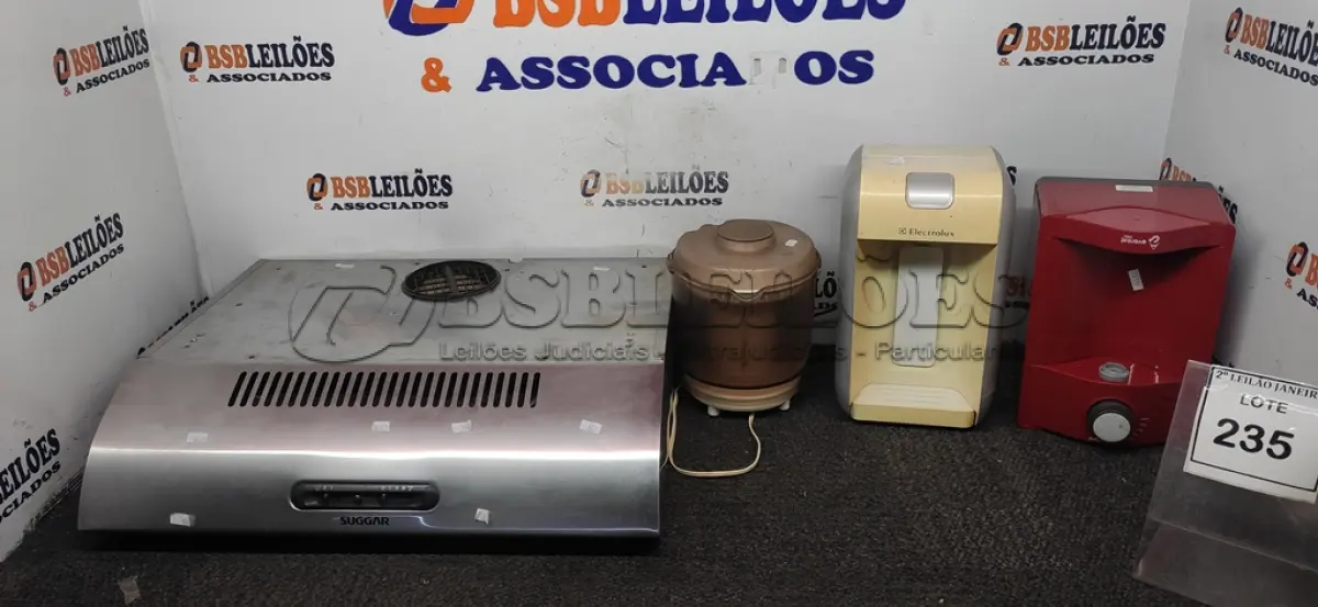 LOTE 235 - 01 SUGAR, 02 PURIFICADORES DE ÁGUA E 01 ESPREMEDOR DE FRUTAS. (NO ESTADO) ATENÇÃO! FAZER A VISITAÇÃO ANTES DE ARREMATAR, NÃO SABEMOS SE FUNCIONA, LEILÃO NÃO TEM GARANTIA E NEM DEVOLUÇÃO, SUJEITO A POSSÍVEIS AVARIAS VISÍVEIS/OCULTAS E/OU AUSÊNCIA DE COMPONENTES.