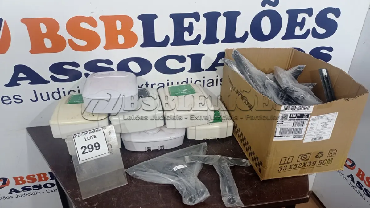 LOTE 299 - 01 LOTE COM VÁRIOS PÉS PARA TV, 06 CARREGADORES ELETRÔNICOS COM TIMER E 01 CENTRAL ELÉTRICA. (NO ESTADO) ATENÇÃO! FAZER A VISITAÇÃO ANTES DE ARREMATAR, NÃO SABEMOS SE FUNCIONA. LEILÃO NÃO TEM GARANTIA E NEM DEVOLUÇÃO, SUJEITO A POSSÍVEIS AVARIAS VISÍVEIS/OCULTAS E/OU AUSÊNCIA DE COMPONENTES.