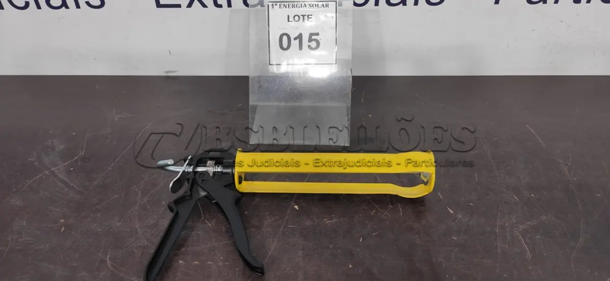 LOTE 015 - 05 PISTOLAS PARA TUBO DE SILICONE. (NO ESTADO) ATENÇÃO! FAZER A VISITAÇÃO ANTES DE ARREMATAR, NÃO SABEMOS SE FUNCIONA, LEILÃO NÃO TEM GARANTIA E NEM DEVOLUÇÃO, SUJEITO A POSSÍVEIS AVARIAS VISÍVEIS/OCULTAS E/OU AUSÊNCIA DE COMPONENTES.
